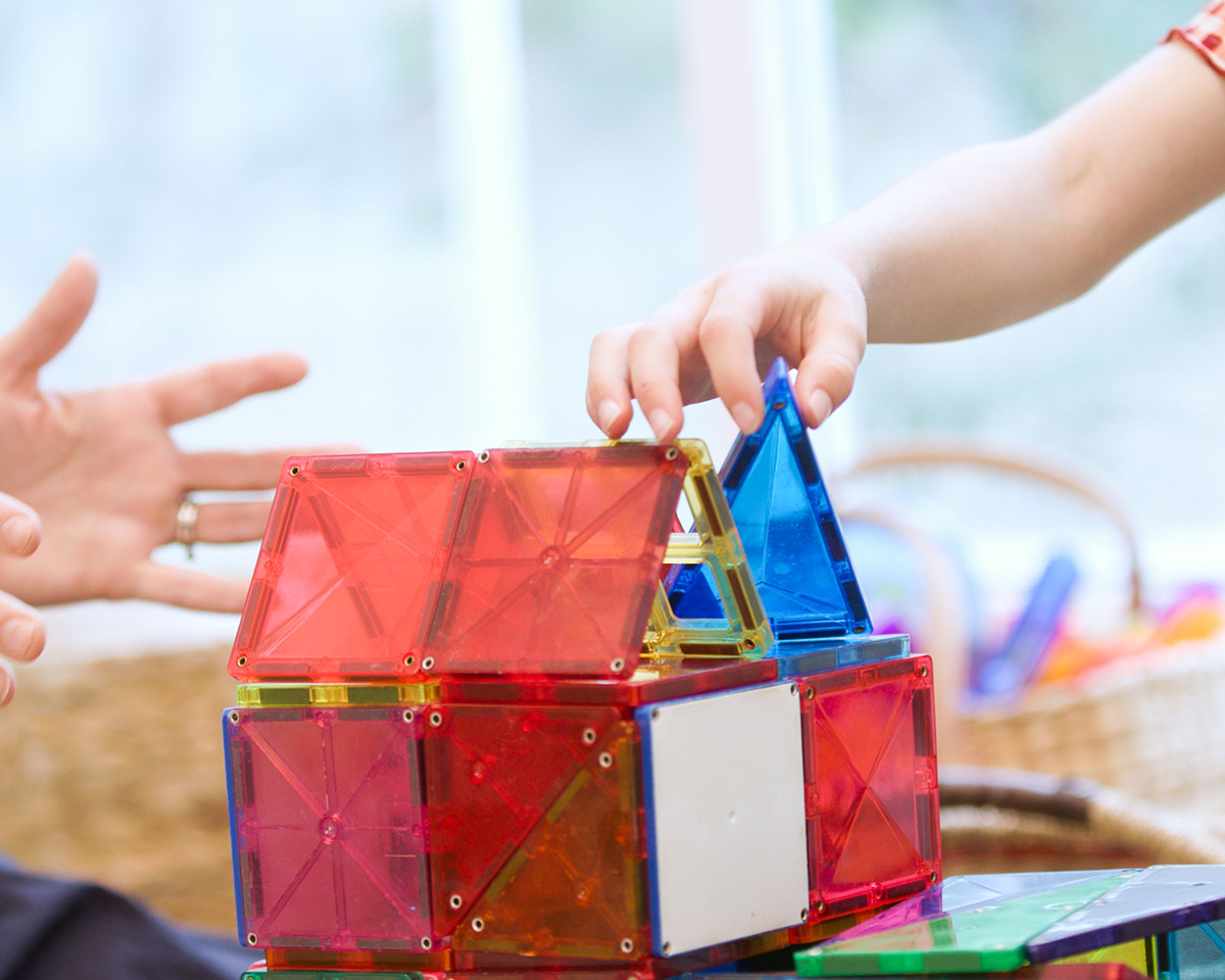 Children building with magnetic construction blocks during a therapy session at HeartSoundMind Consulting.